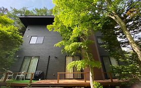 木漏れ日ハウス軽井沢ーやわらかな木漏れ日と静寂silentの中で心安らぐひとときを過ごせる別荘bbq可